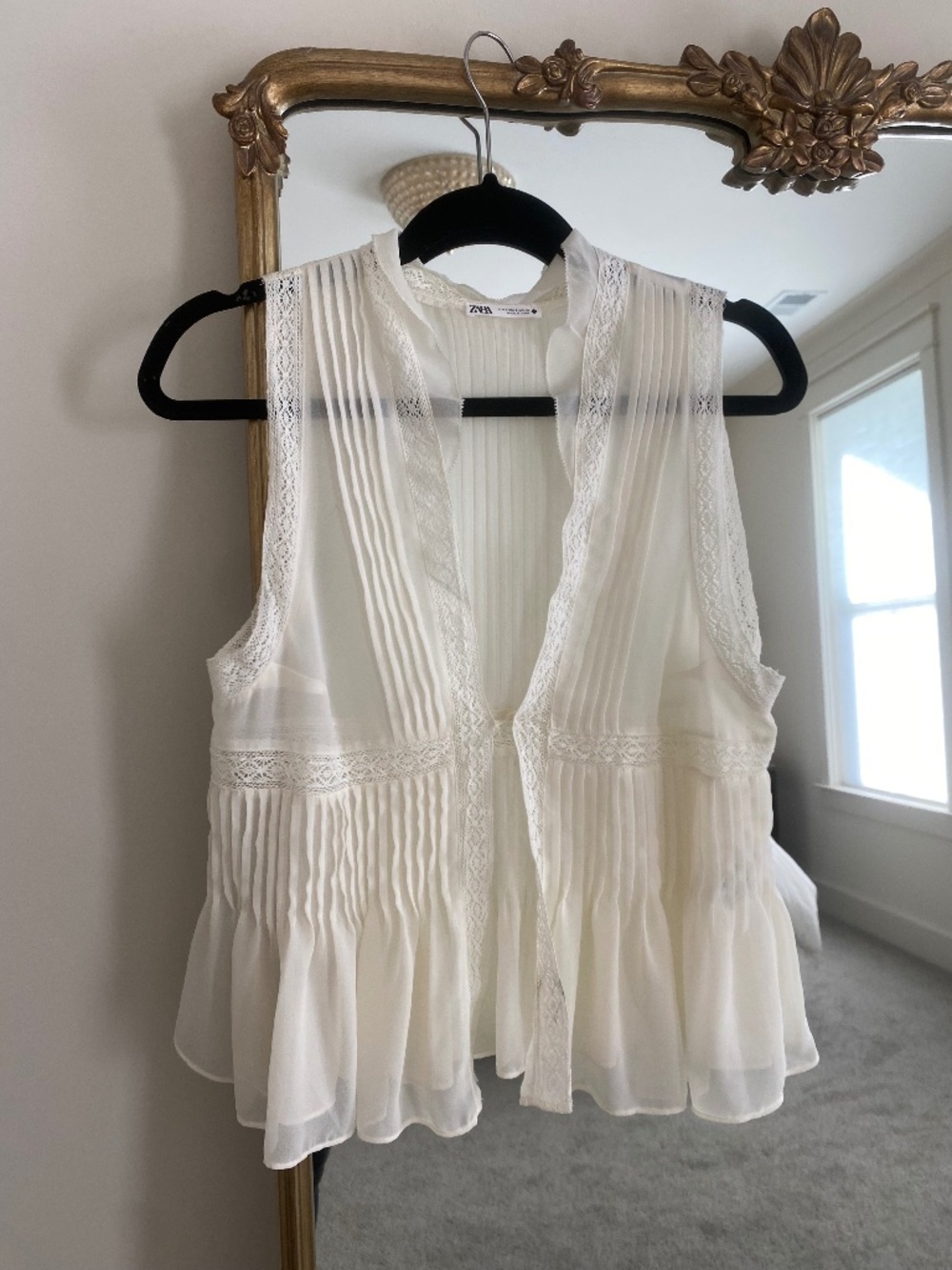 NWOT Zara Top Pleated with Lace Detail cream color Size S